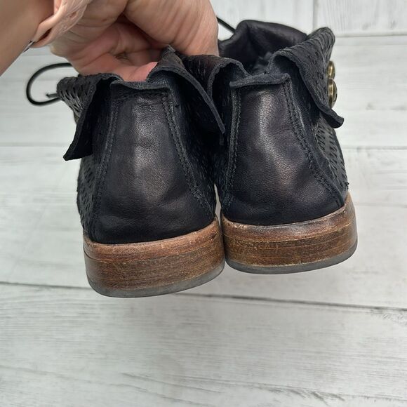 Patricia Nash Sabrina Ankle Black Leather Booties in Womens Size 7 - Picture 6 of 9